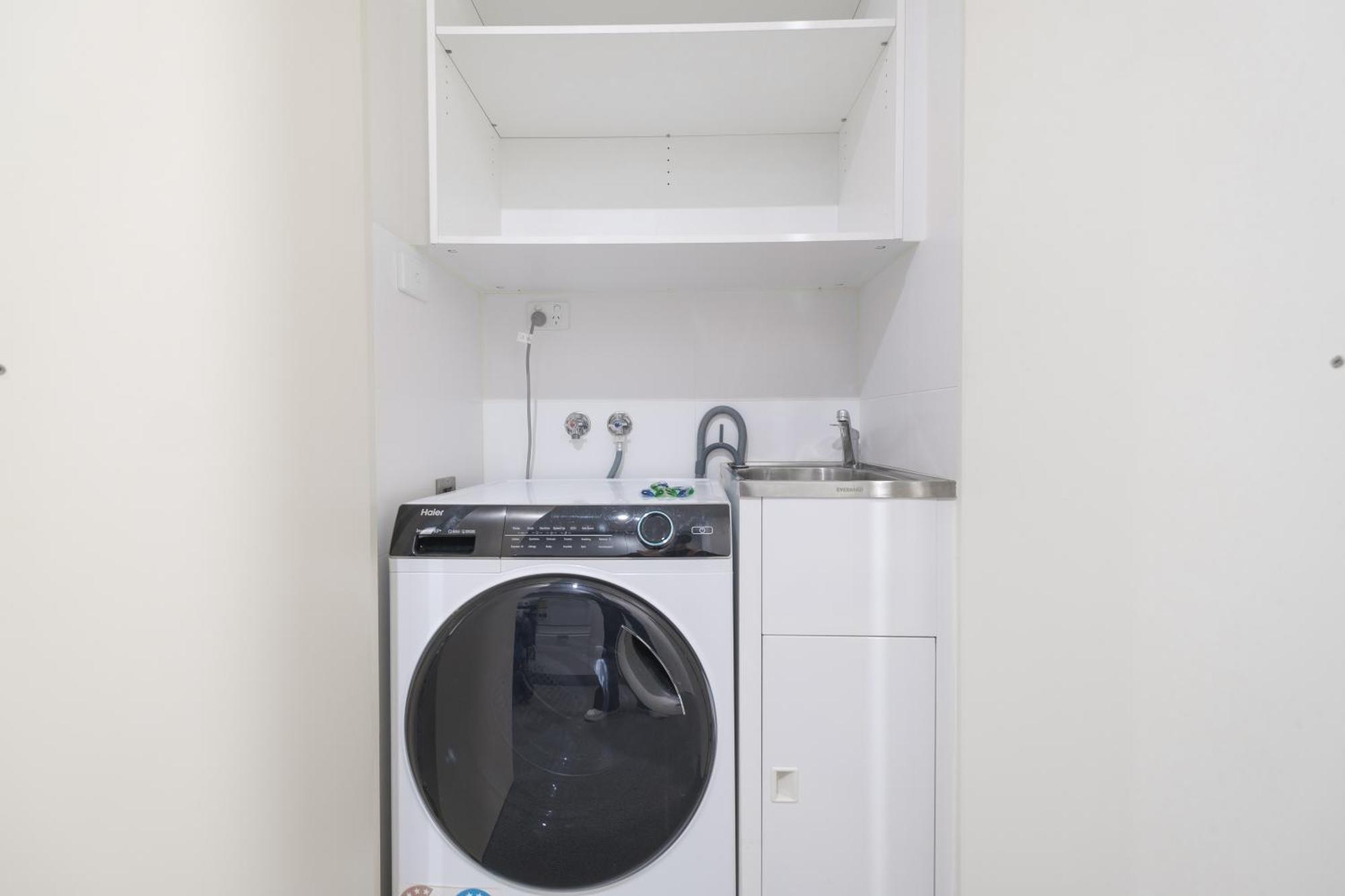 Stylish 1br In The Heart Of Mel Cbd Apartment